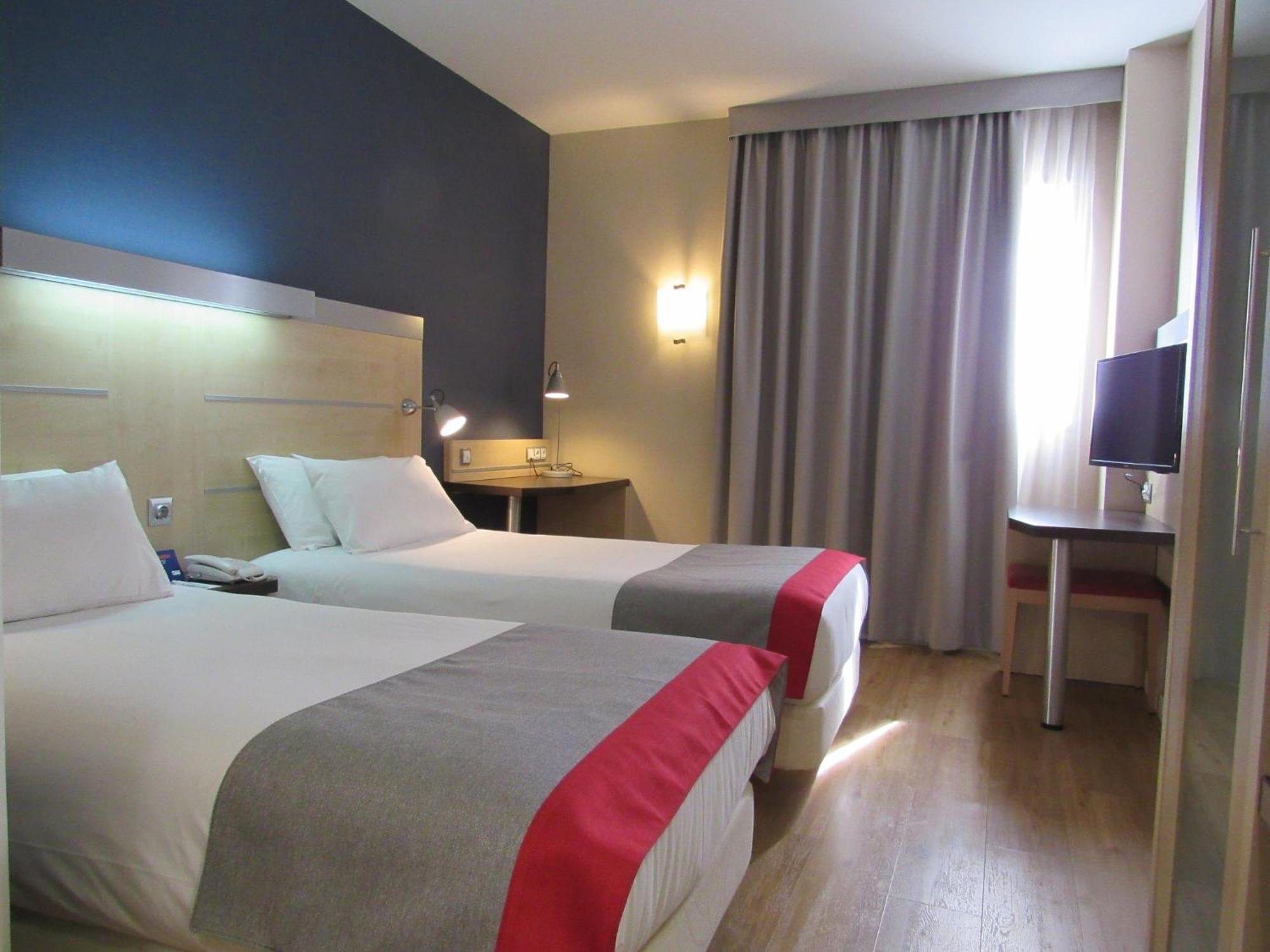 Holiday Inn Express Sant Cugat, An Ihg Hotel Сант-Кугат-дель-Вальес Экстерьер фото